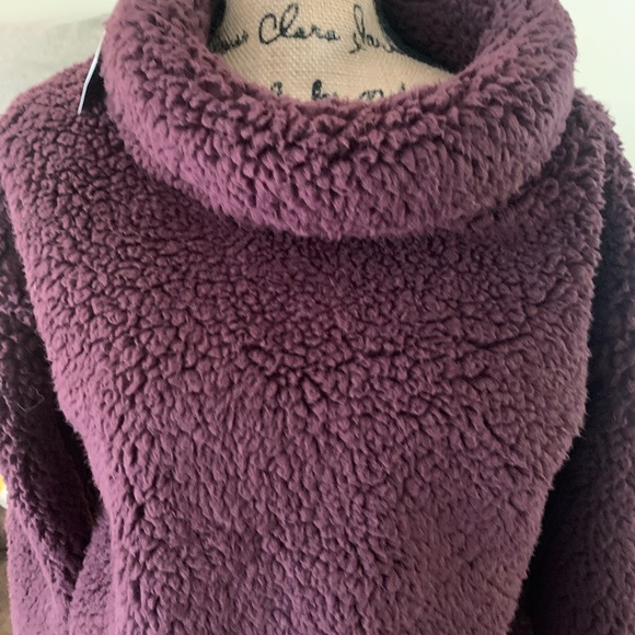 Fuzzy sweater - Picture 3 of 5